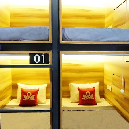 Zen Hostel Gubeng Station Surabaya Buitenkant foto