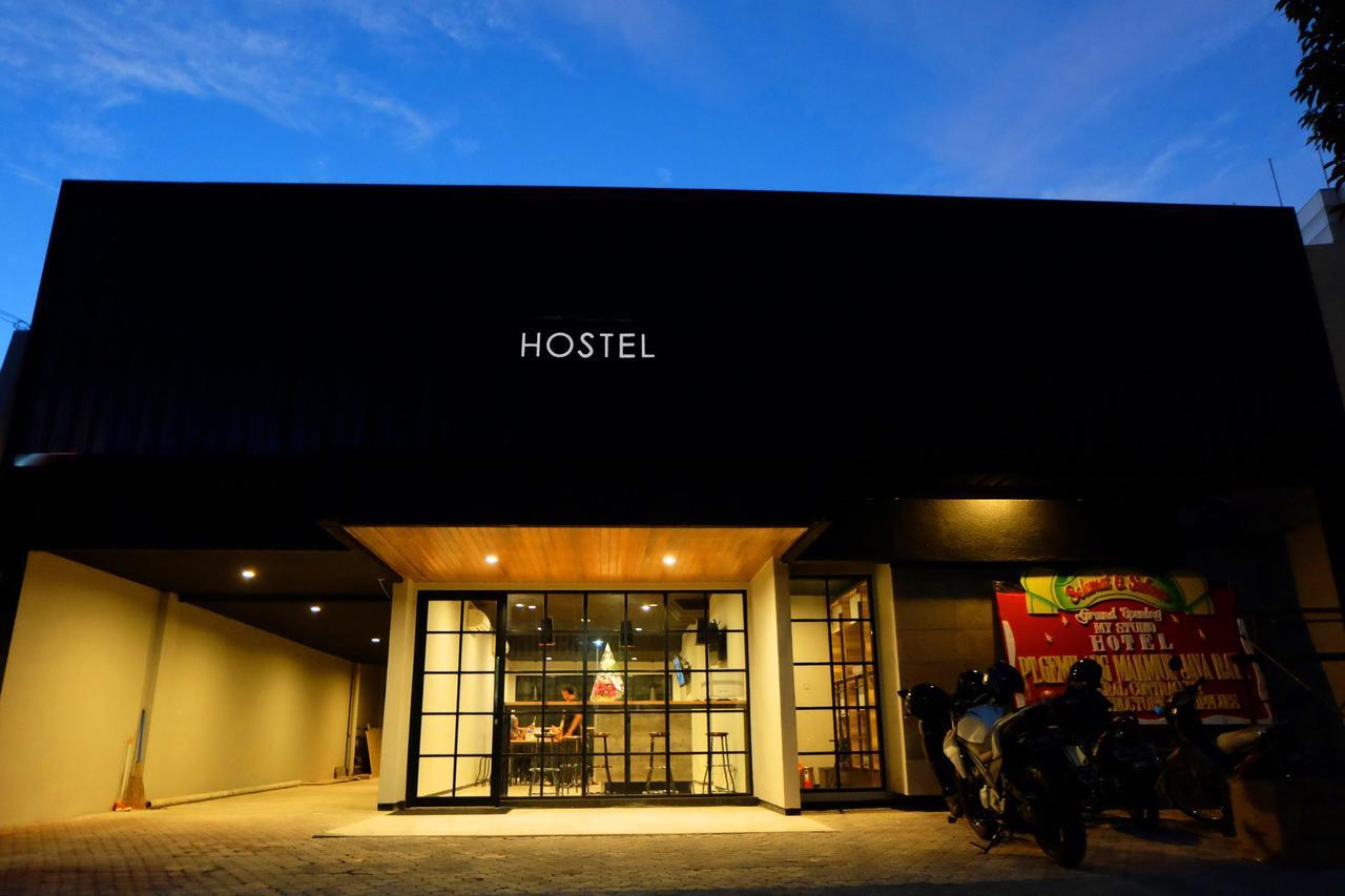 Zen Hostel Gubeng Station Surabaya Buitenkant foto